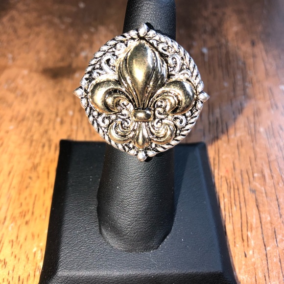 Jewelry - Silver Plaque with Gold Fleur de Lis center Ring